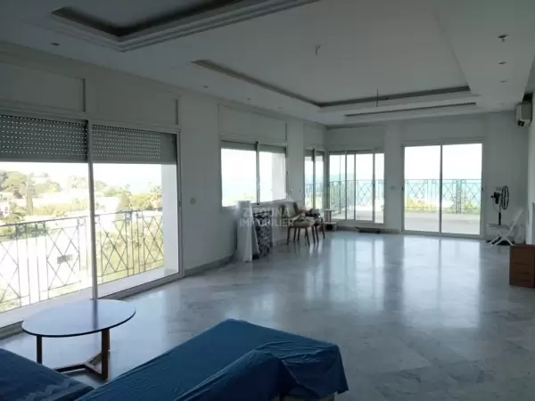 A louer un appartement S+3 avec vue Mer à la Marsa