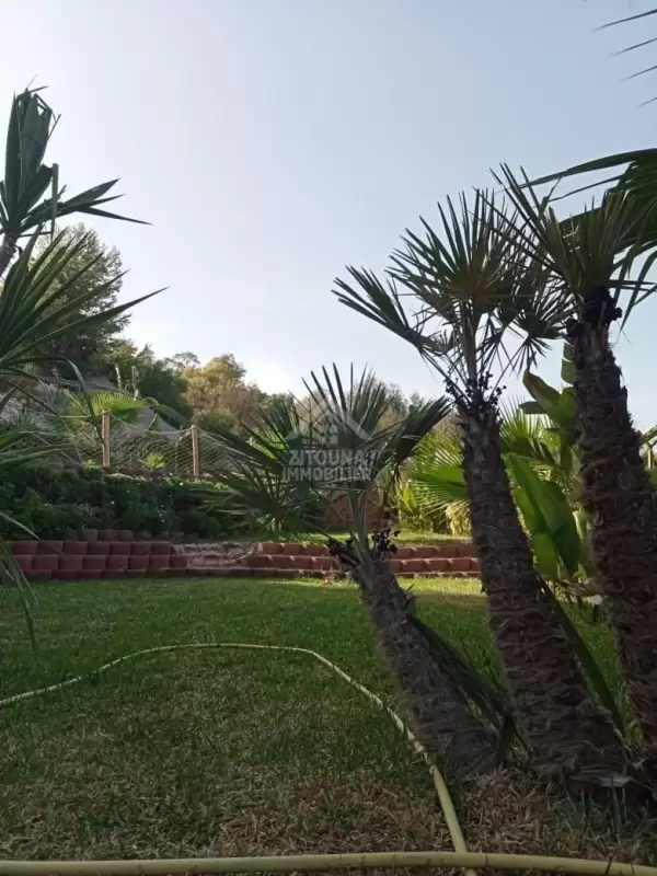 A louer un appartement s+3 avec jardin à la Marsa