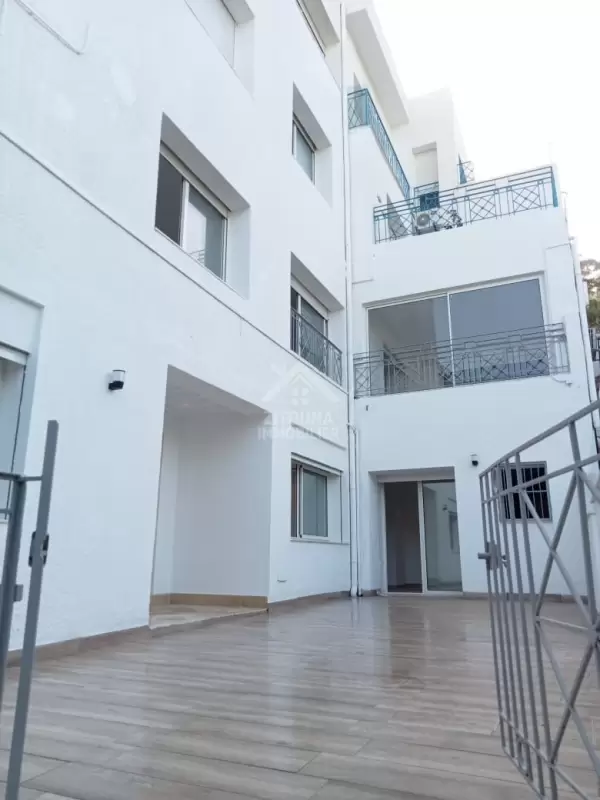 A louer un appartement s+3 avec jardin à la Marsa