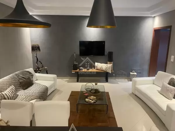 À louer un luxueux S+3 meublé aux jardins de Carthage