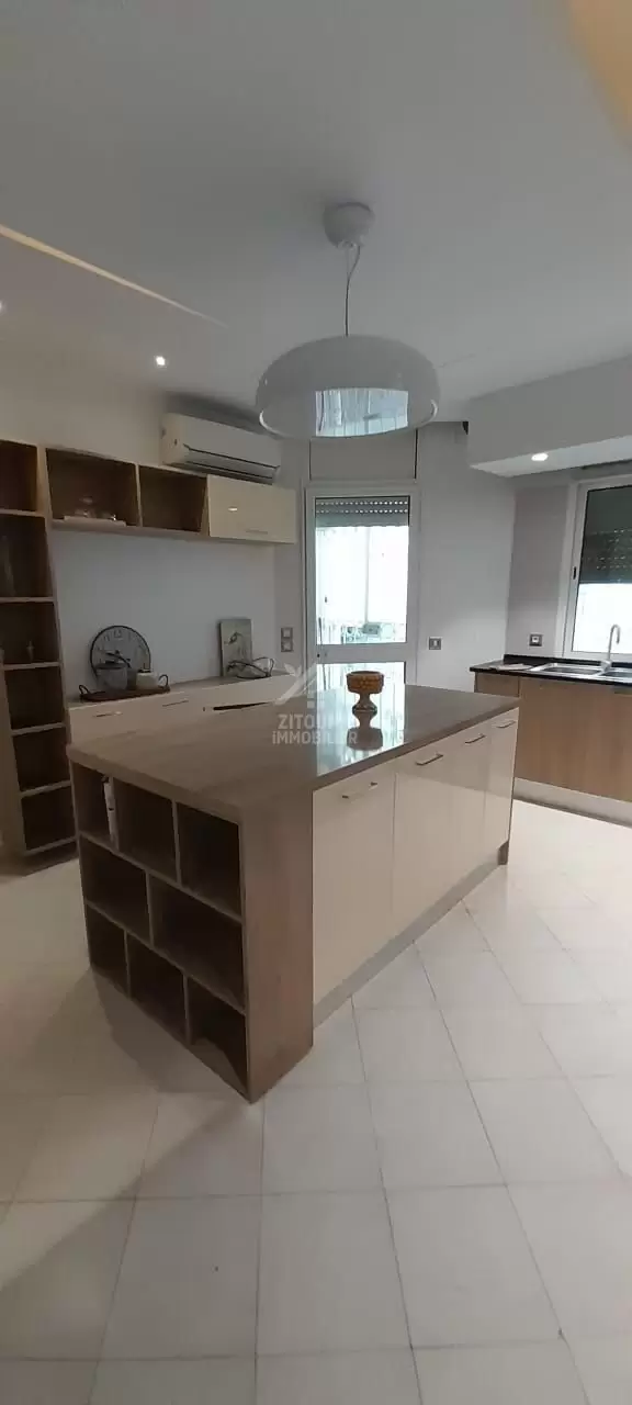 A vendre un Triplex à la Marsa Route du Relais