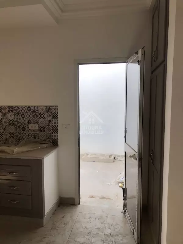 A louer un appartement S+2 neuf à Bhar Lazreg