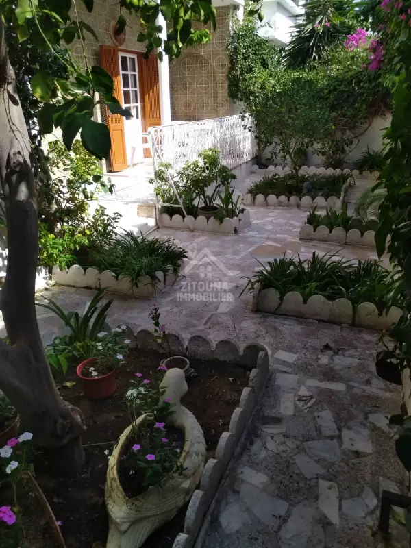 A louer un rez de chaussée S+4 à la Marsa Corniche