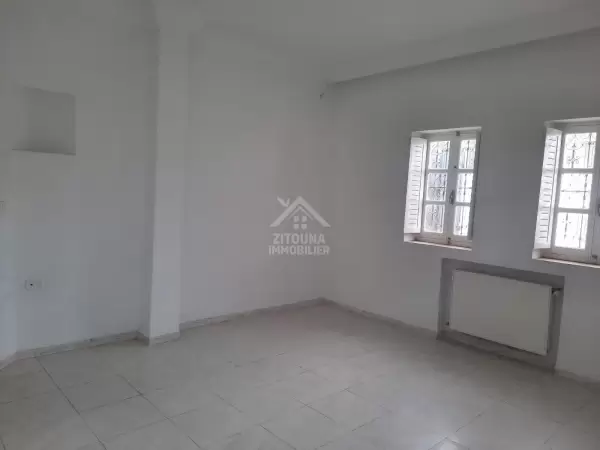 A louer une Maison avec un Jardin à la Soukra