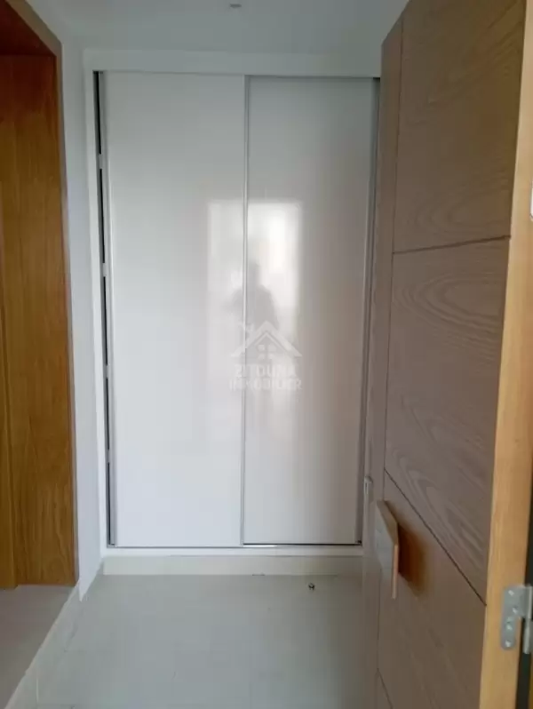 A vendre une Villa de deux étages avec piscine à Chotrana 1