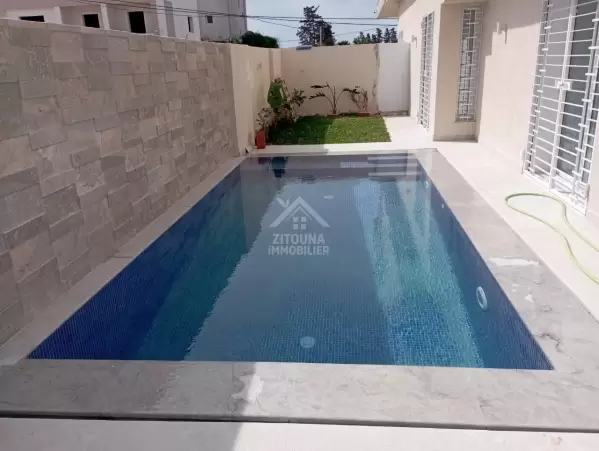A vendre une Villa de deux étages avec piscine à Chotrana 1