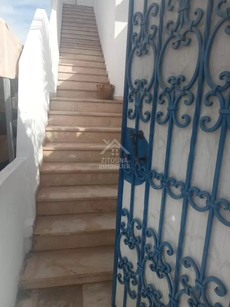 A louer un bel étage de villa S+3 meublé à La Marsa Stade