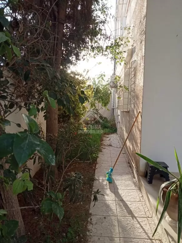 A louer un rdc de villa S+3 à à la Marsa Sidi Abdelaziz