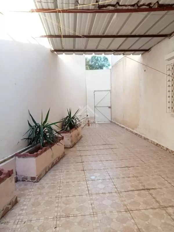A louer un rdc de villa S+3 à à la Marsa Sidi Abdelaziz