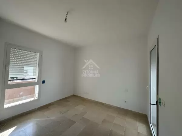 A louer un Bel appartement S+3 à La Soukra