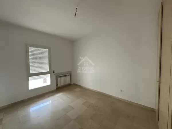 A louer un Bel appartement S+3 à La Soukra