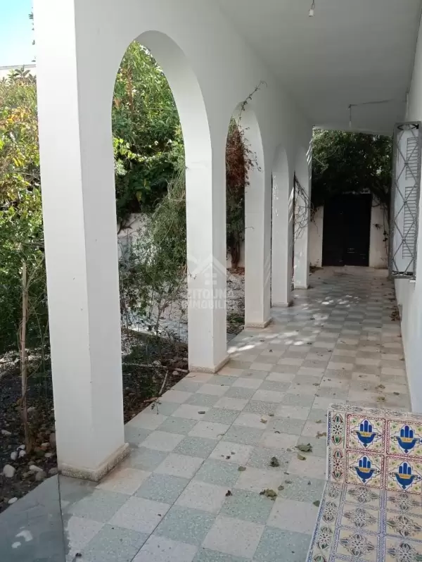 A louer une petite maisonnette très bien située à la Marsa Plage