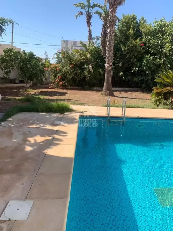 A vendre une magnifique villa avec piscine à Mornag