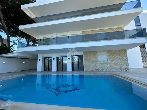 A louer une villa avec une vue imprenable sur mer