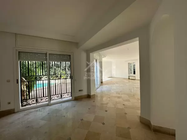 A louer Une villa dans l'un des quartiers les plus privilégiés de la zone résidentielle de la Marsa