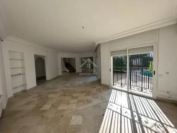 A louer Une villa dans l'un des quartiers les plus privilégiés de la zone résidentielle de la Marsa