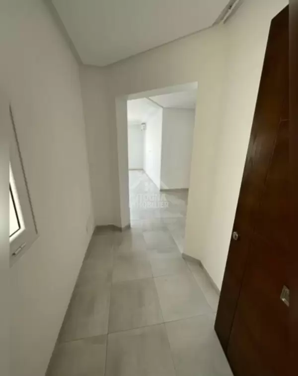 A vendre un bel appartement S+3 tout neuf à Ariana