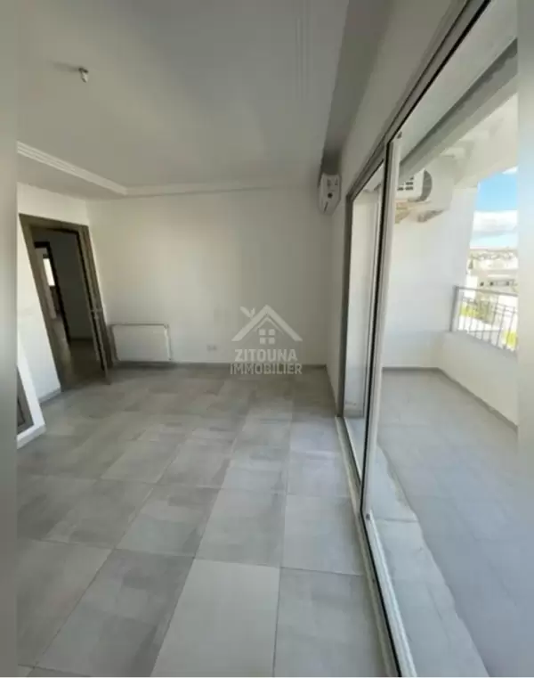 A vendre un bel appartement S+3 tout neuf à Ariana