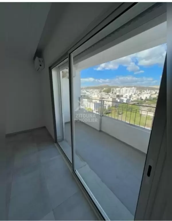 A vendre un bel appartement S+3 tout neuf à Ariana