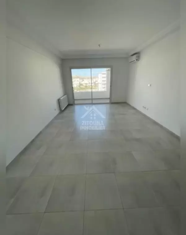 A vendre un bel appartement S+3 tout neuf à Ariana
