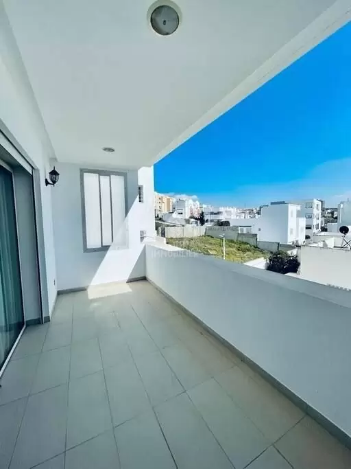 A louer un appartement luxueusement meublé aux Jardins d'el Menzah 2