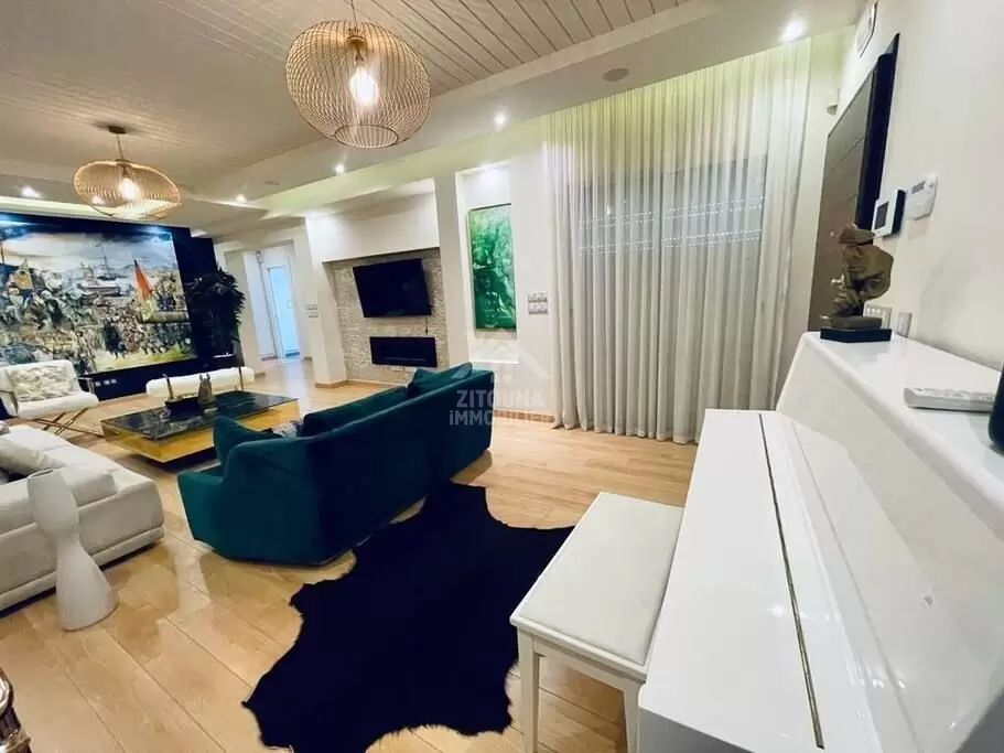 A louer un appartement luxueusement meublé aux Jardins d'el Menzah 2