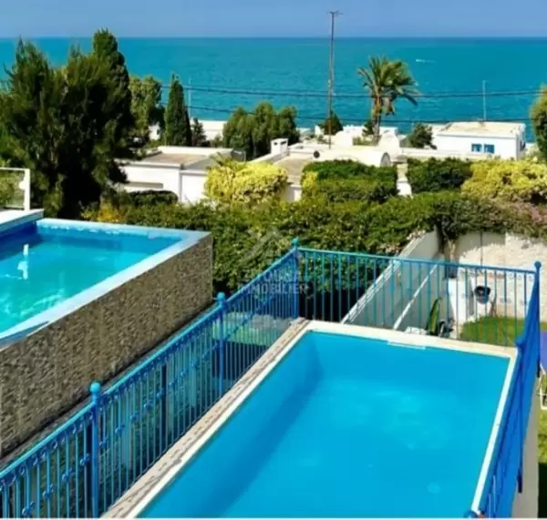 A Louer villa luxueusement meublé à la Marsa corniche