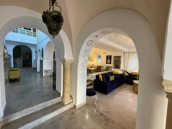 A Louer villa luxueusement meublé à la Marsa corniche