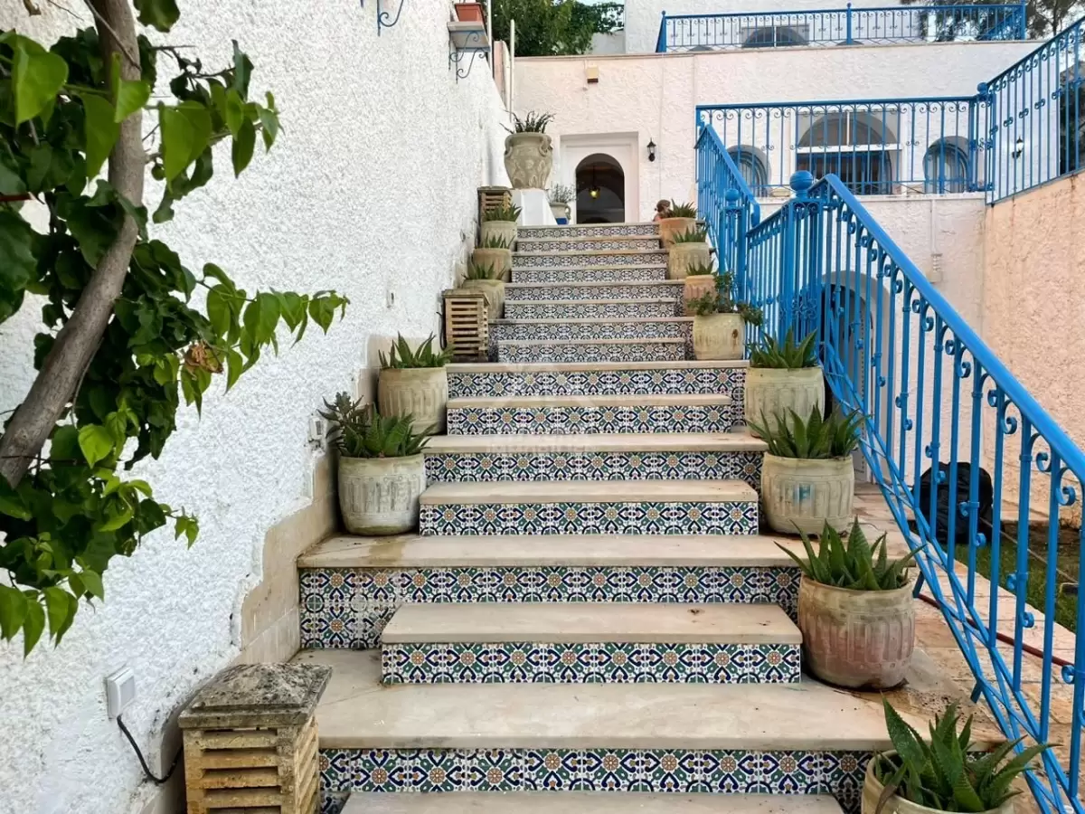 A Louer villa luxueusement meublé à la Marsa corniche