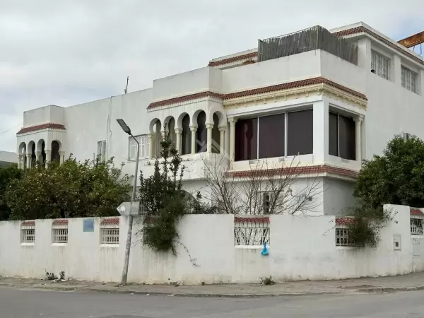 A vendre une villa à rénover à el menzah 6