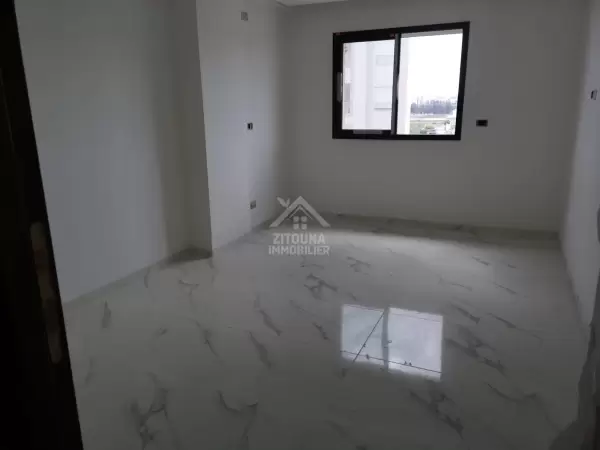 A vendre un Bel appartement tout neuf à Soukra