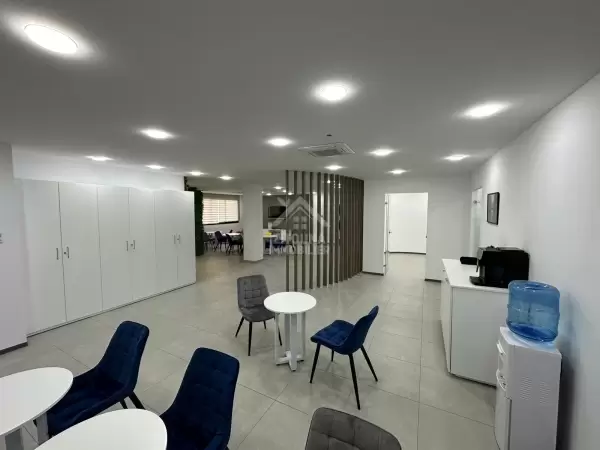 A louer Un Charmant Espace Coworking au Lac 3