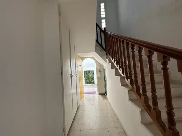 A Vendre une Charmante Villa avec Trois Niveaux à Ezzahra