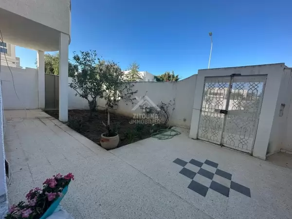 A louer un Charmant RDC de Villa proche René Descartes à Cité Ennasr, Tunis