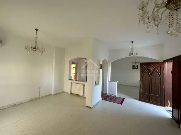 A louer un Charmant RDC de Villa proche René Descartes à Cité Ennasr, Tunis
