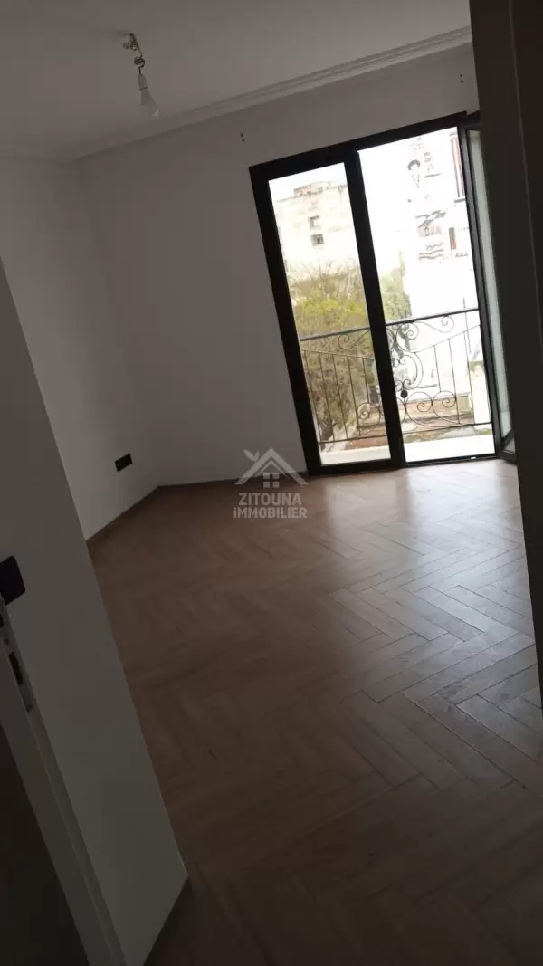 A louer un bureau s+2 à Tunis