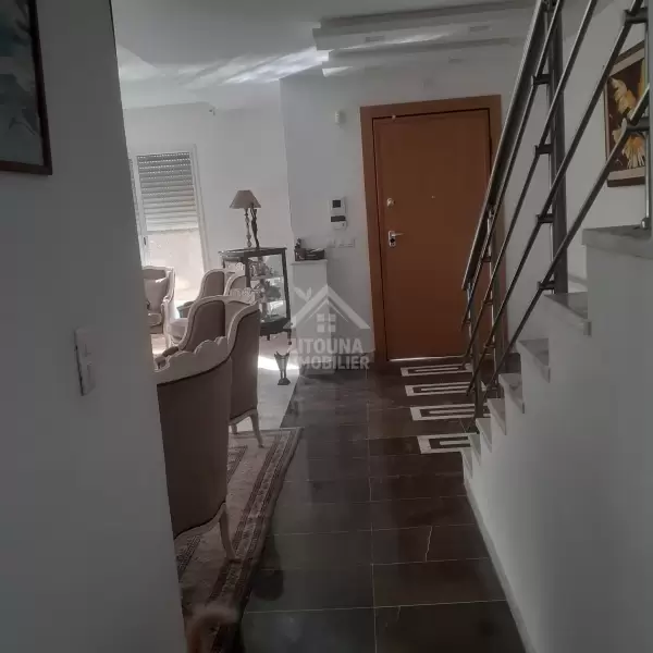 A louer un duplex avec piscine à la Soukra