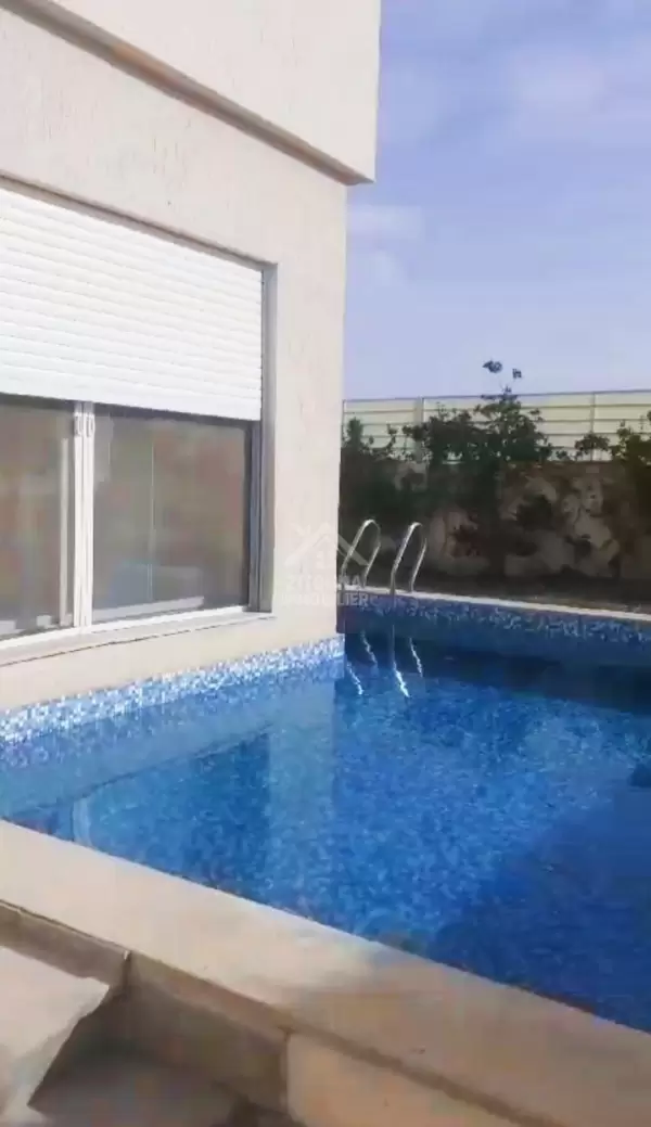 A louer un duplex avec piscine à la Soukra