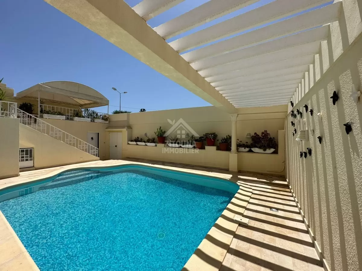 À Louer : Rez-de-chaussée de Villa avec Piscine à La Marsa, Cité les Pins