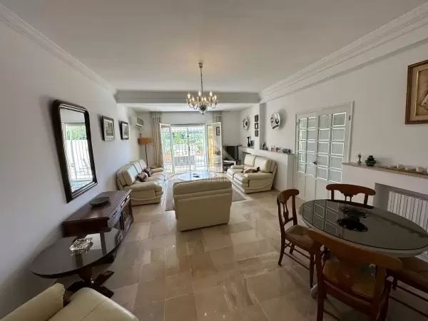 À Louer : Rez-de-chaussée de Villa avec Piscine à La Marsa, Cité les Pins