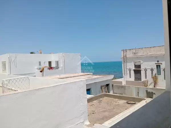 A louer un étage de villa à la Marsa Corniche