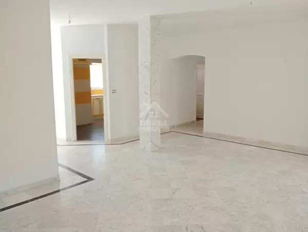 A louer un étage de villa à la Marsa Corniche
