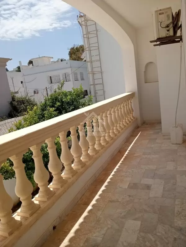 A louer un étage de villa à la Marsa Corniche
