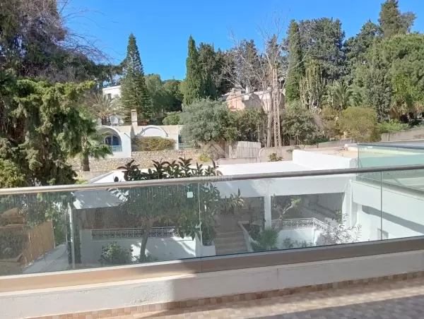 A vendre une grande villa à Gammarth Supérieur