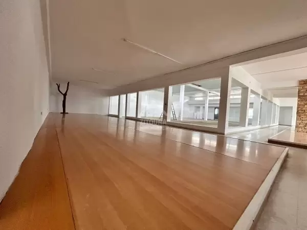 A louer un DEPOT au lac 3