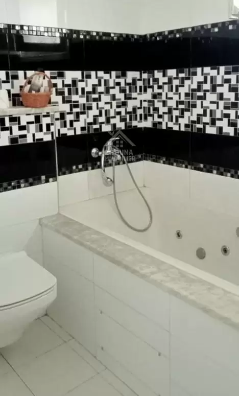 A louer un RDC de villa avec piscine à la Marsa