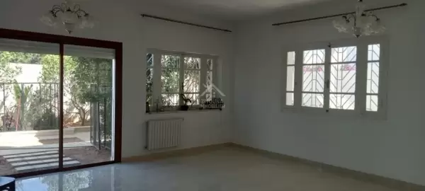 A louer un RDC de villa avec piscine à la Marsa