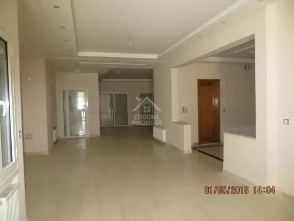A vendre une villa proche du Port Tunis Bey Raoued