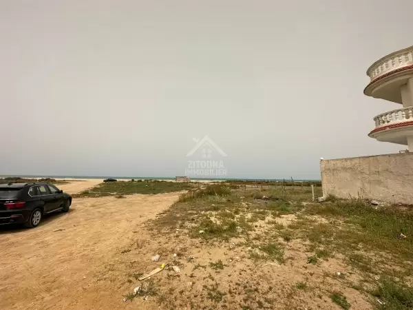 A vendre un Terrain Raoued plage
