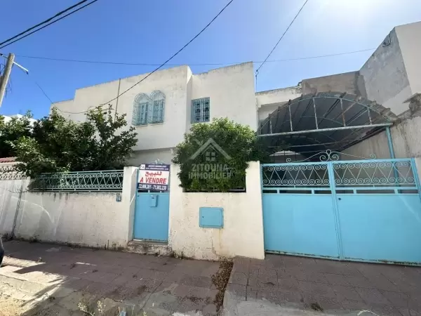 A Vendre un beau duplex à la Marsa avec jardin